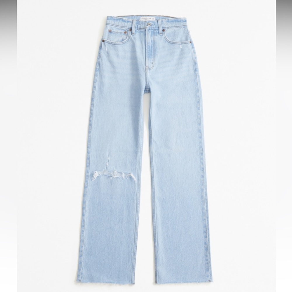 Abercrombie ultra 90s high rise 26 short 
Local pickup/ shipping available
